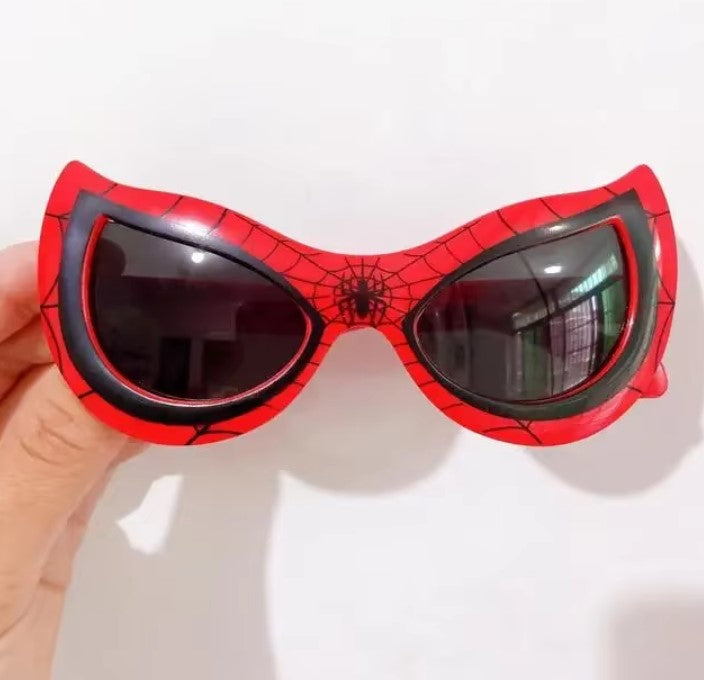 žmogaus voro akiniai nuo saulės