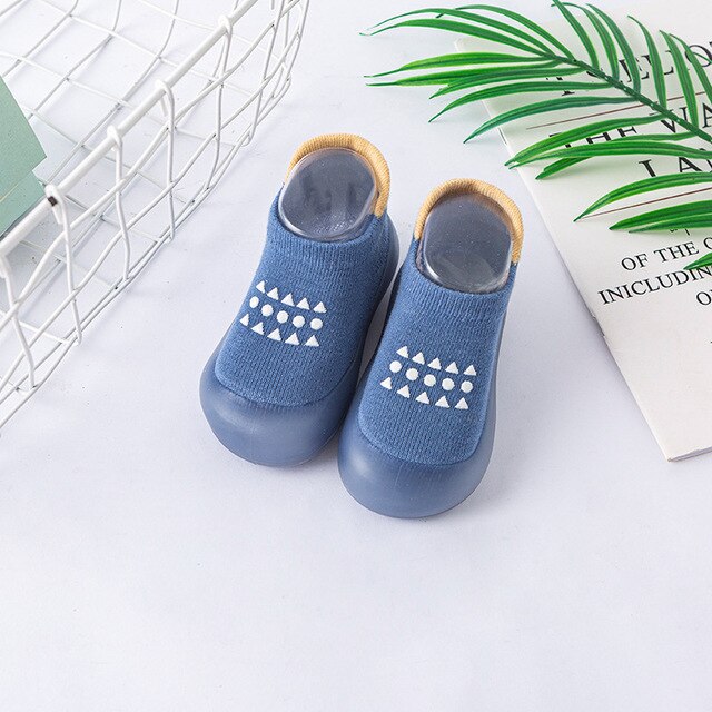 Neslystantys mažylių batukai-kojinės