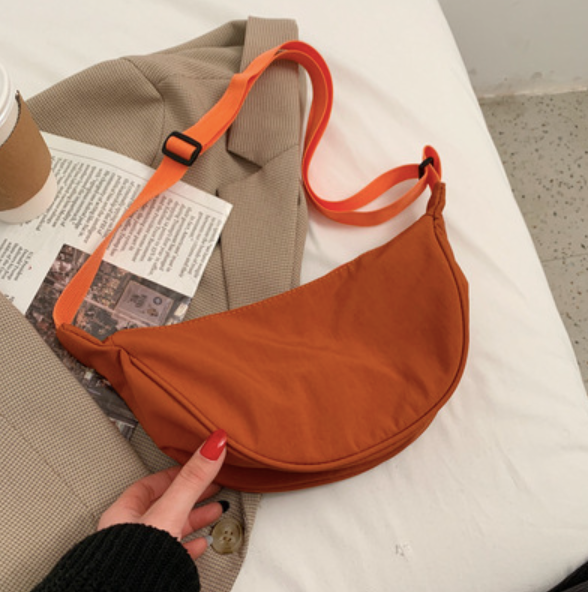 Vasariška rankinė per petį